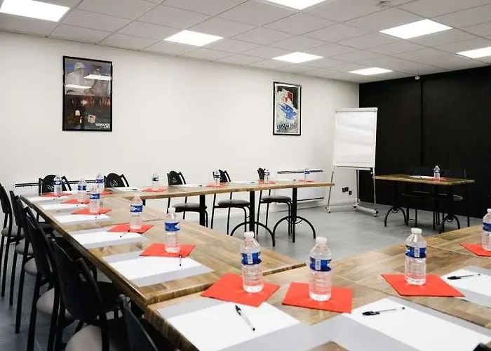 Brit Confort Centre Hotel 2*