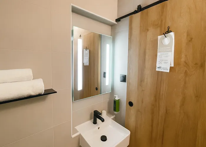 Brit Confort Centre Hotel 2*