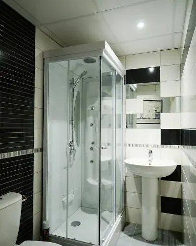 Brit Confort Centre Hotel 2*